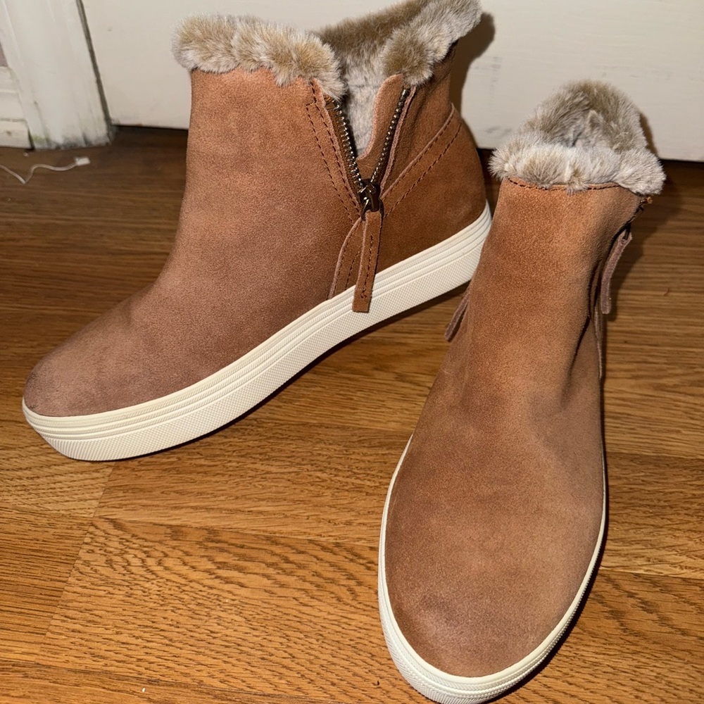 Dolce Vita Women's Tan Suede Ankle Boots